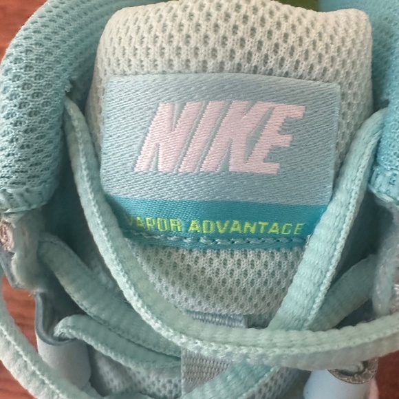 Women's Nike Air Vapor Advantage Court Shoes Sz. 7.5 Great for Pickleball! - Picture 4 of 5